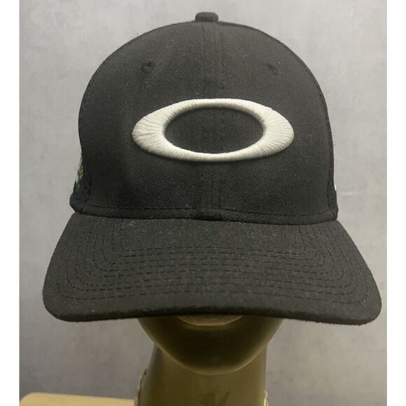 Oakley Pro Hat Baseball Cap New Era 39Thirty Size M/L Stretch Fitted 3930 Black - Picture 1 of 8